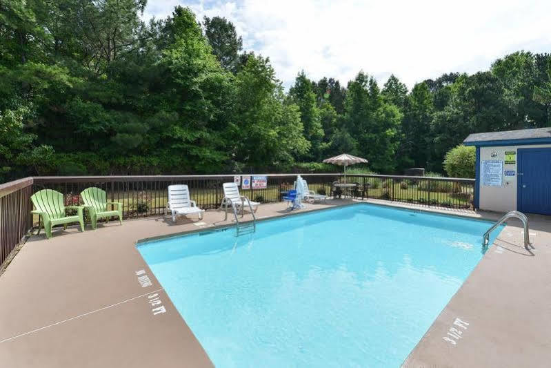 Econo Lodge Battleboro - Rocky Mount I-95 Экстерьер фото
